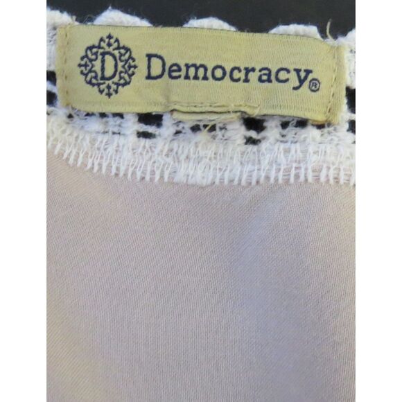 Democracy Women's Embroidered 3/4 sleeve top Blush Pink XS EUC - Picture 11 of 13